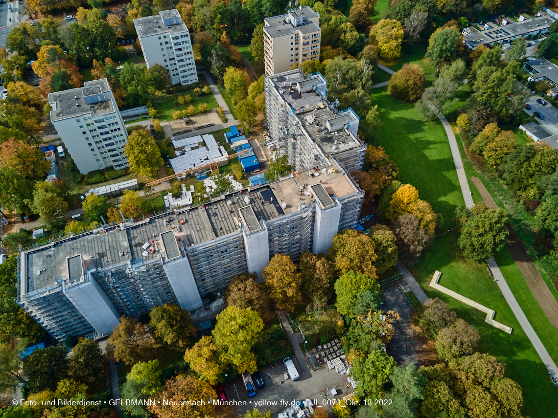 13.10.2022 - Fassadensanierung am Karl-Marx-Ring 11-21 in Neuperlach